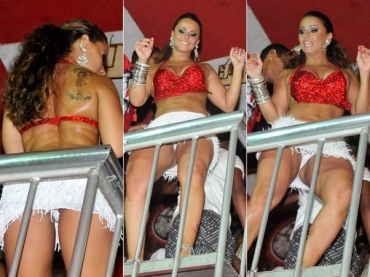 Viviane com seu shortinho branco