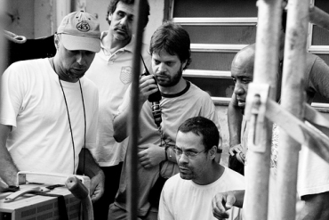 Jos Padilha, Marcos Prado, Lula Carvalho, Fabrcio Tadeu e Keith Wourland rodam filme numa comunidade carioca.