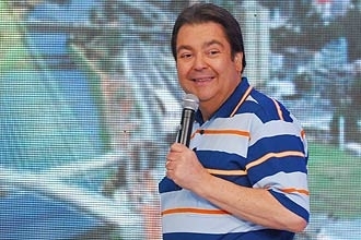 O apresentador Fausto Silva, 59, j perdeu cerca de 30 quilos depois de ser submetido  cirurgia de reduo de estmago