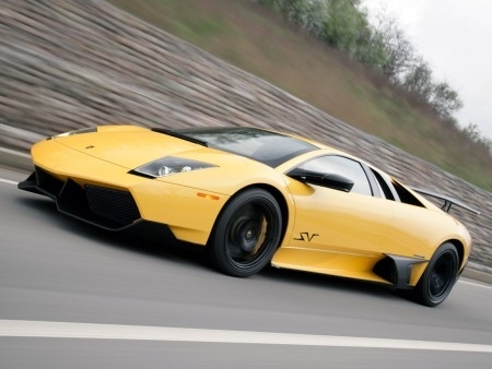 A Lamborghini produziu apenas 350 unidades dessa exclusiva vers�o do superesportivo italiano.