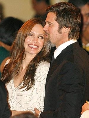 Angelina Jolie e Brad Pitt em apario pblica em dezembro de 2009