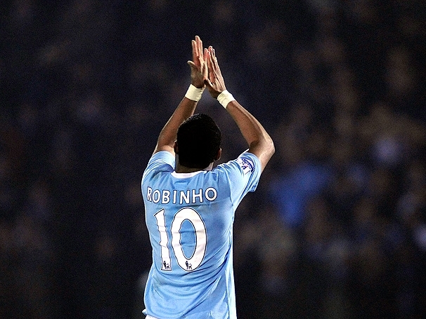 Robinho est cada vez mais prximo de retornar  Vila Belmiro