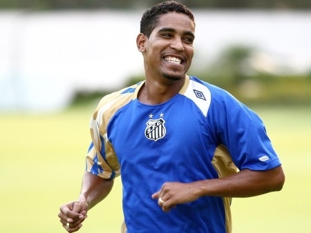 Clber Santana durante treino do Santos em 2007
