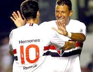 Hernanes e Washington balanaram a rede