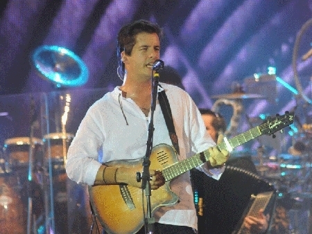 Cantor Victor, da dupla mineira Victor & Leo, desconversa quando o assunto  a apresentadora Xuxa.