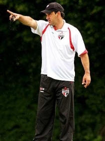 Ricardo Gomes pode ganhar o reforo de Alex Silva em breve