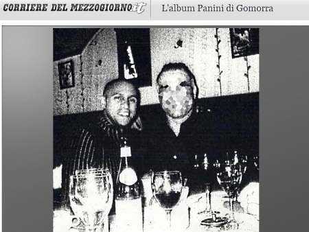 Foto publicada pelo jornal italiano Corriere della Sera mostra lateral Roberto Carlos ao lado de um homem no identifica