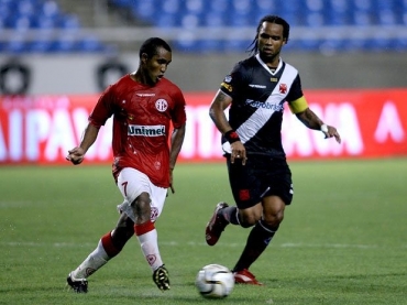Carlos Alberto marcou o segundo gol do Vasco contra o Amrica