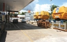 Seis postos do Estado que abastecem os automveis esto sem receber o combustvel desde o dia 2 de dezembro de 2009