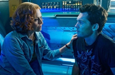 Sigourney Weaver e Sam Worthington, em cena de 