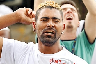 Zina, do Pnico na TV!; humorista  detido por porte ilegal de arma na zona norte de SP