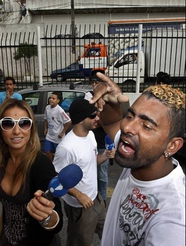 Zina em gravao do programa Pnico, da RedeTV!