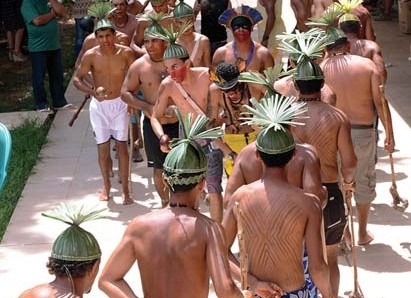 Indios de 20 etnias diferentes esto em Braslia para protestar contra deciso do governo