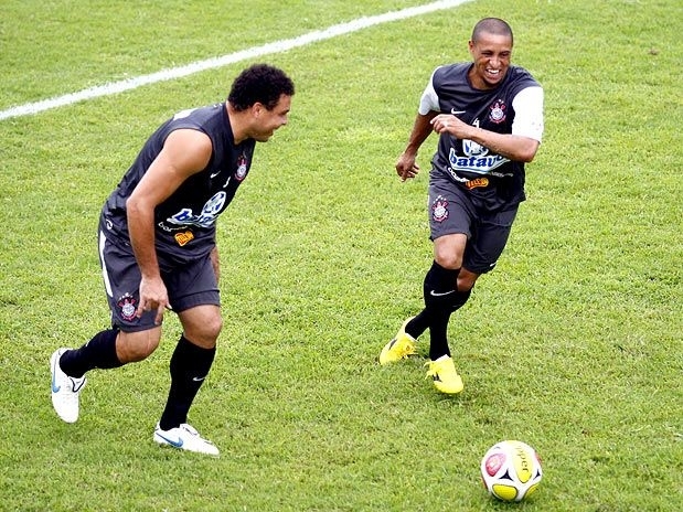 Ronaldo e Roberto Carlos podem fazer primeiro jogo juntos no dia 27 de janeiro