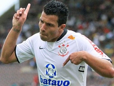 Taubat� comemora gol pelo Corinthians