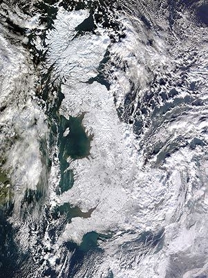 Imagem de satlite fornecida pela Nasa mostra o Reino Unido inteiro coberto pela neve