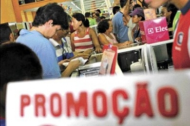 Temporada de liquida��es foi aberta antes mesmo da virada do ano na Capital. Produtos est�o at� 70% mais baratos