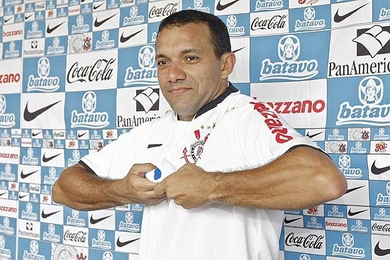 Iarley foi apresentado pelo Corinthians nesta tera-feira
