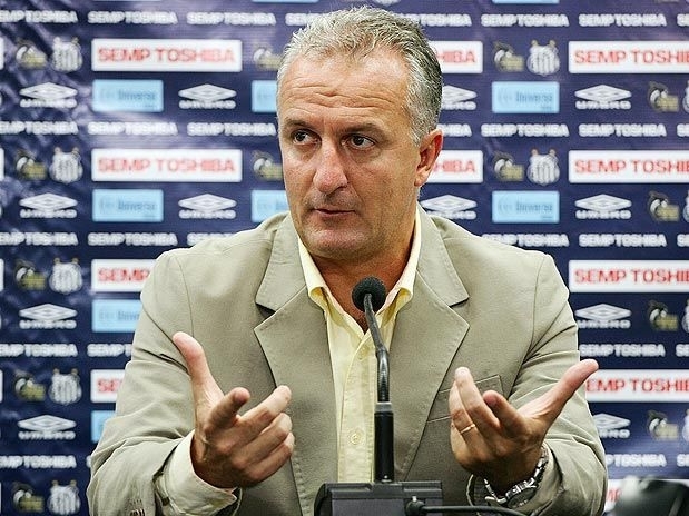 Dorival ganha mais um zagueiro para 2010