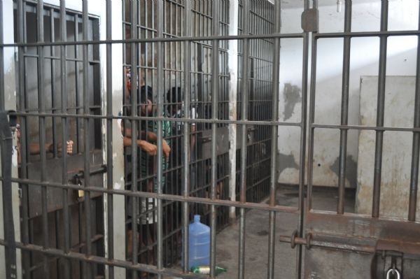 Homem oferece carona para mulher e a estupra dentro de milharal