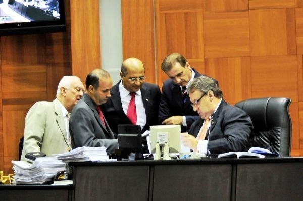 Deputados governistas tem pressa em votar autorizao de emprstimo, mas oposio cobra transparncia