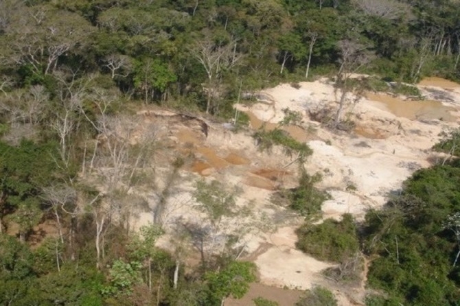 Vista area do garimpo ilegal, desativado em 2012