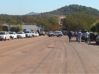 Grupo protesta em rodovia de Vila Rica.