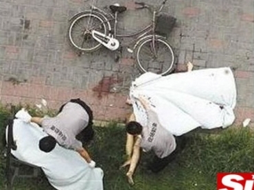 As imagens do local mostram o homem e a mulher ca�dos no ch�o