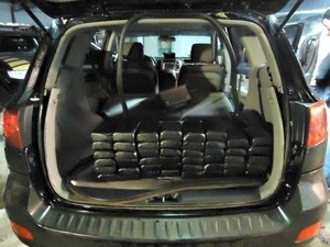 Droga estava escondida enrolada em sacos pretos