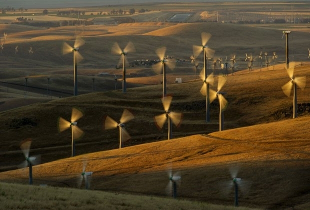 Turbinas para energia elica so vistas em Altamont Pass, na Califrnia, no dia 12 de maio