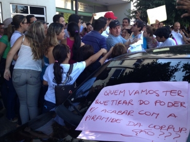 Divulgadores se aglomeraram em frente ao Ministrio Pblico do Acre