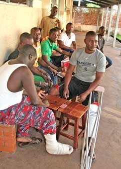 Pessoas vindas do Haiti lotam a Casa do Migrante, que  mantida pela Igreja Catlica