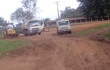Mquinas abriam estrada na fazenda do secretrio de Planejamento Marcos Sguarezi