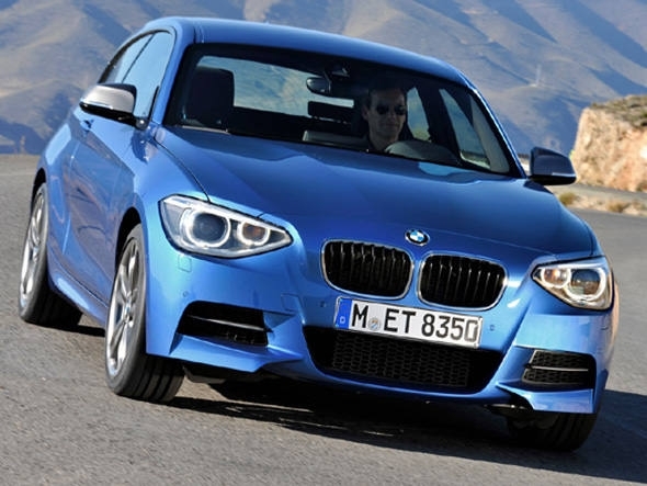 Modelo acelera de 0 a 100 km/h em 4,9 segundos e chega aos 250 km/h