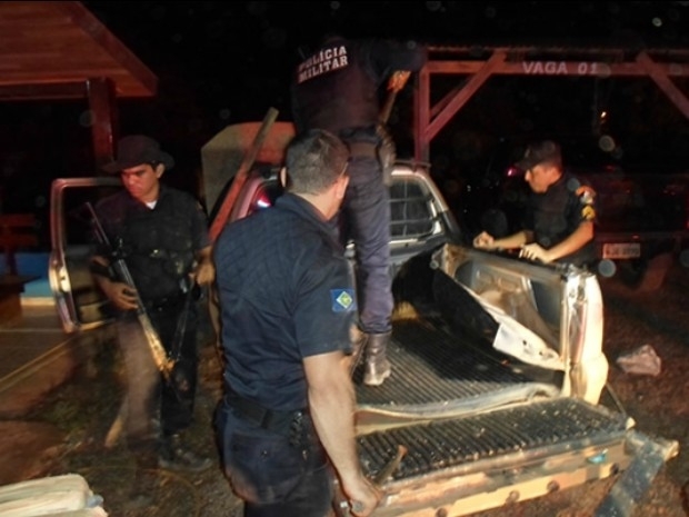 Maior parte da droga estava em fundo falso de carroceria.