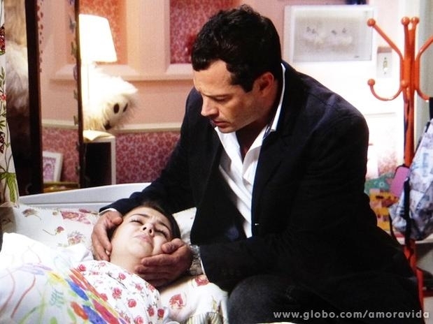 Bruno se desespera ao ver Paulinha passando mal