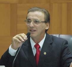 Ademir Brunetto acusa secretrio de improbidade administrativa e fraude de documentos oficiais