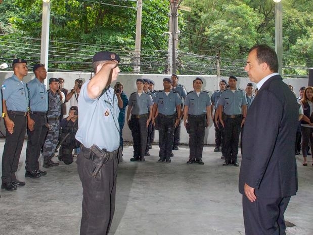 O governador do Rio de Janeiro, S�rgio Cabral, n�o escapou de cr�ticas durante a inaugura��o da UPP do Cerro Cor�