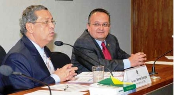 Jayme Campos e Pedro Taques esto conversando h tempos, no Senado: deciso sai breve