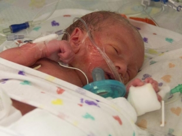 O beb� J.J Hales nasceu no acostamento de uma estrada pr�xima a Utah