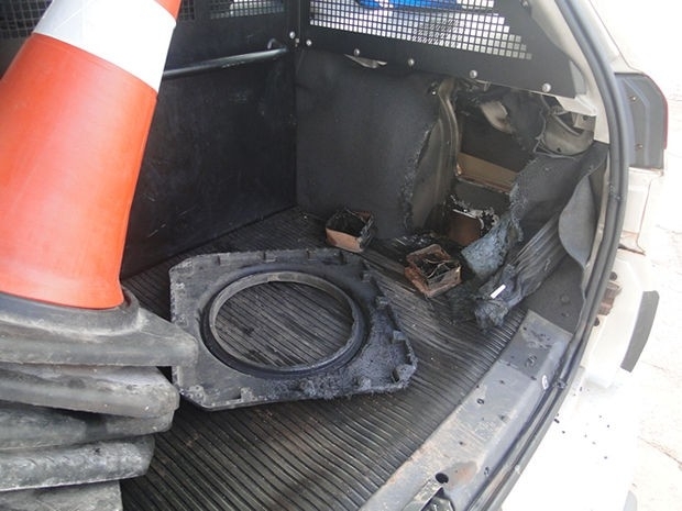 Parte do veculo teve estrutura danificada aps pegar