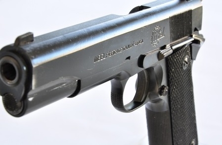 Arma semelhante  encontrada por Trenton Mathis