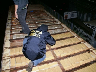  Coca�na estava escondida em caminh�o com placas de Dourados (MS)