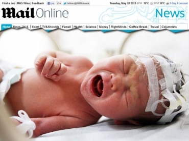 Rec�m-nascido passa bem ap�s ter sido resgatado de um cano de esgoto