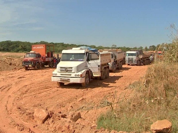 Veculos foram apreendidos em rea de preservao permanente