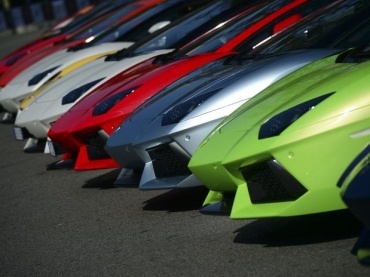 Lamborghini comemora 50 anos com encontro de 350 modelos na It�lia