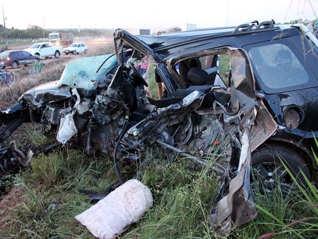 Cinco pessoas estavam no veculo que se envolveu no acidente.