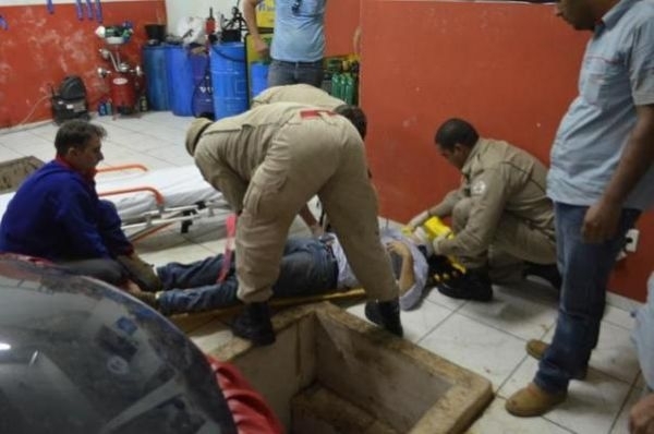 Dono de center car foi prensado contra a parede aps cliente dar partida no motor