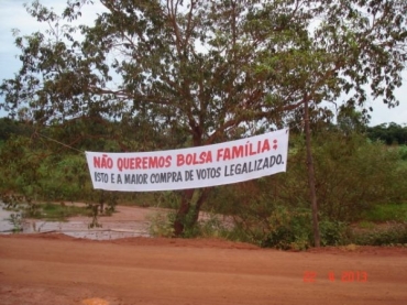 Acampamento do ex-ocupantes da Sui�-Missu perto do antigo Posto da Mata
