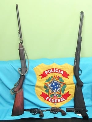 Armas foram apreendidas com alguns suspeitos durante operao